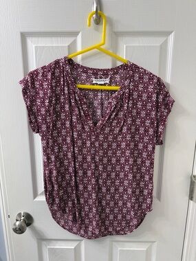 Velvet by Graham & Spencer Burgundy Printed V-Neck Short Sleeve Top